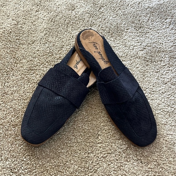Free People black slip on shoes size 38 - Picture 1 of 5